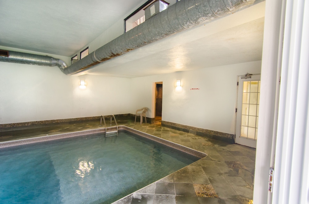 Claire Glen Chalet 25/50