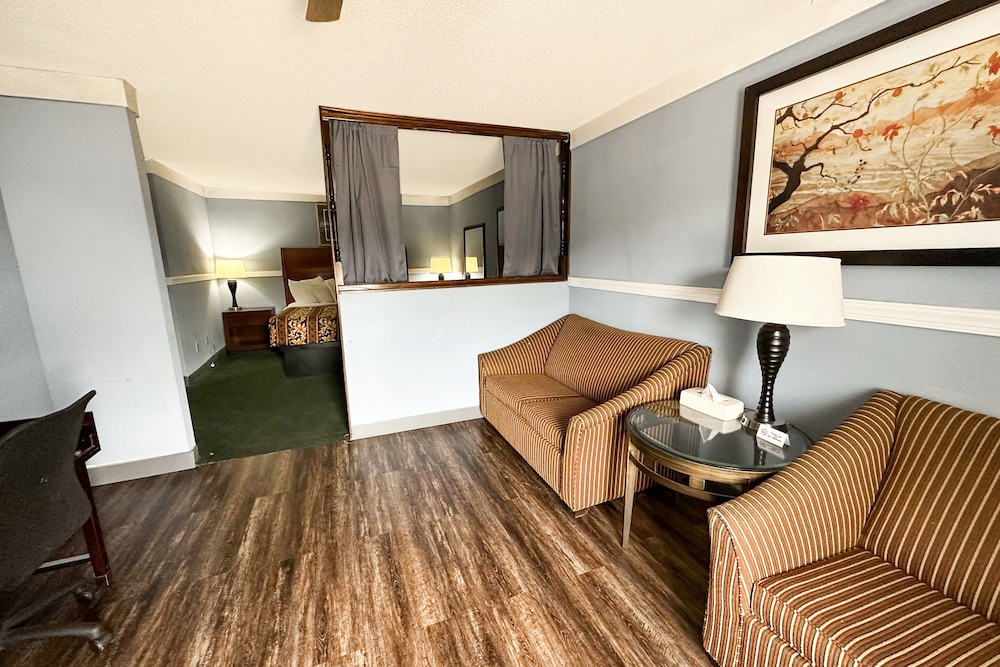 Executive Inn By OYO Ridgeway I-77 16/21