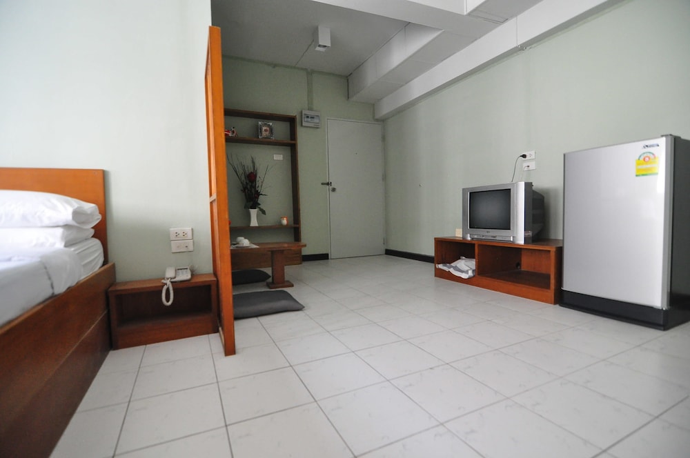 The Living Room Serviced Apartment 10/20
