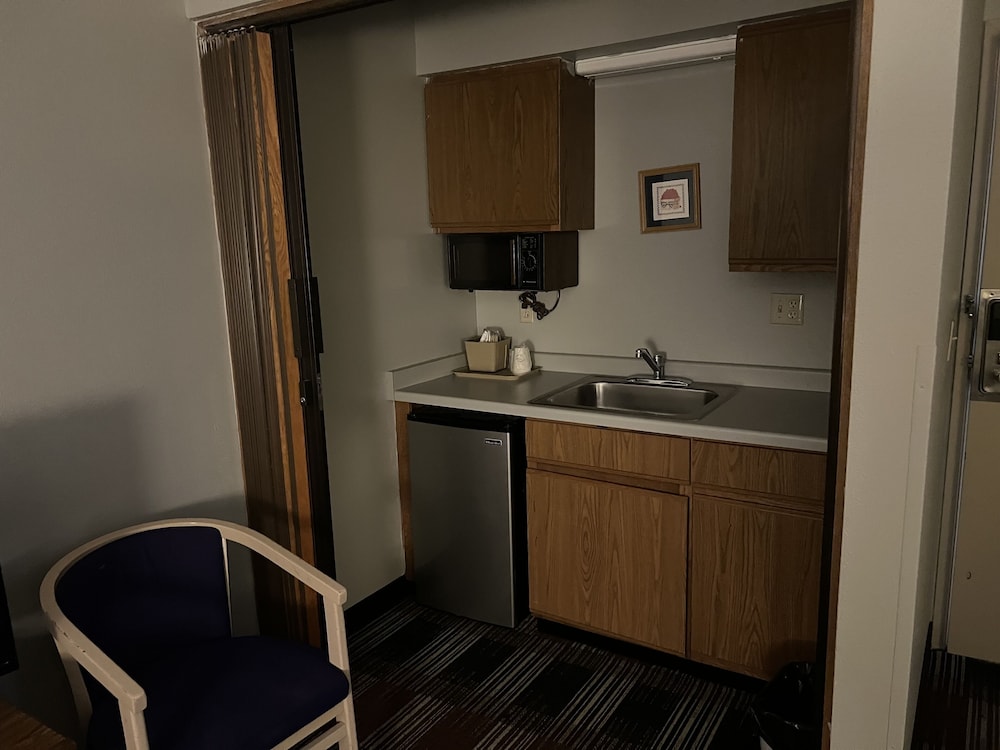 The Ridge Hotel Portage 4/43