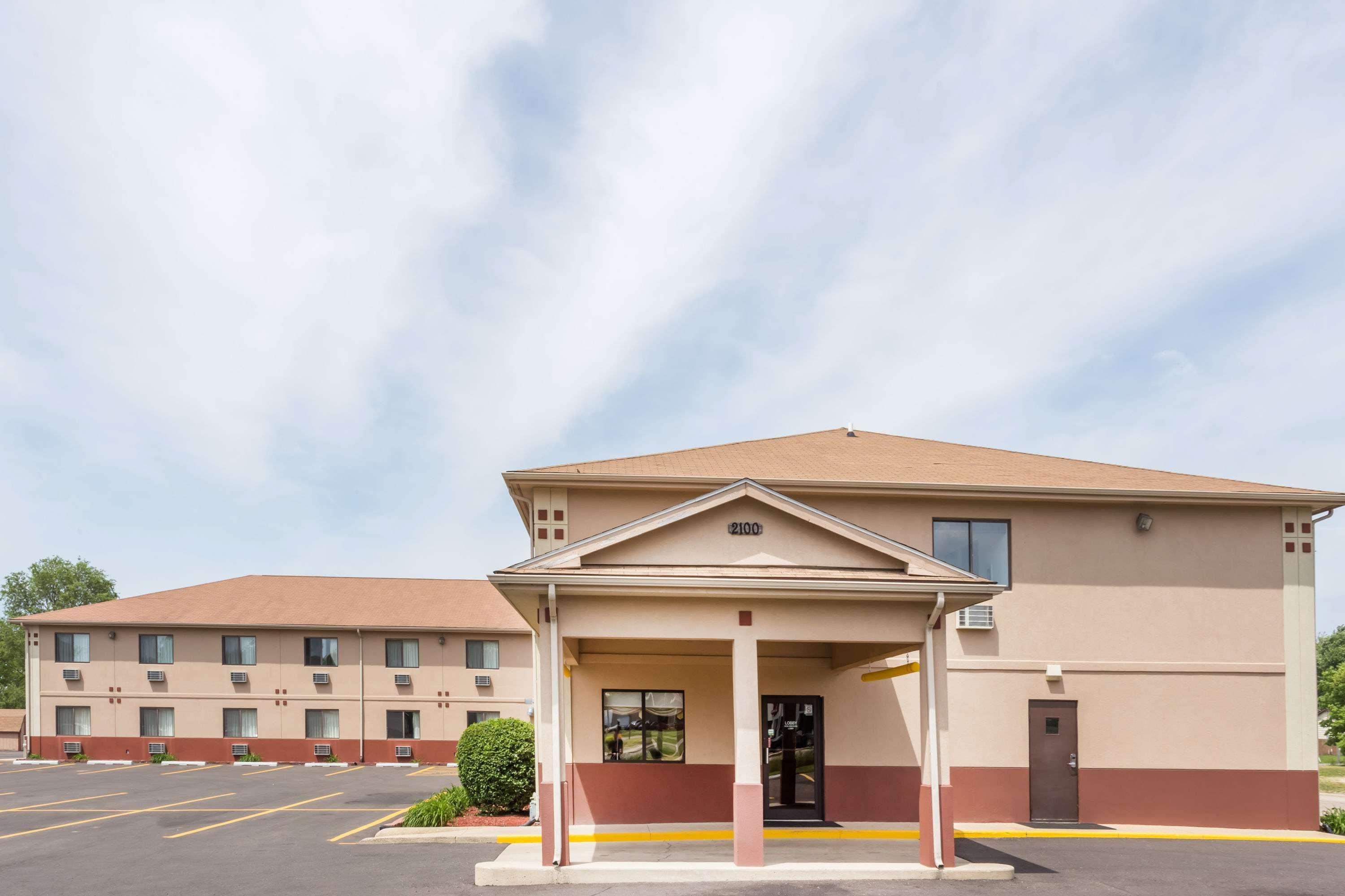 Super 8 By Wyndham Rock Falls Sterling Area 18/21