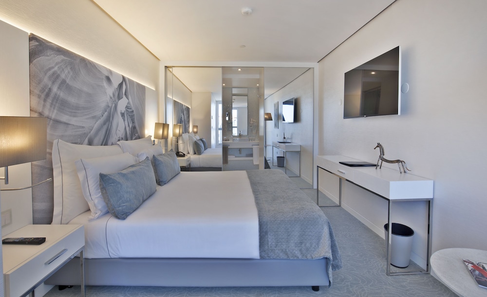 SKY, SUITE, KITCHENETTE