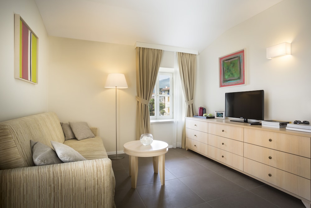 1 Bedroom, Apartment, King Bed, Sea View, Sofa, Balcony or Terrace، REMISENS VILLA BELVEDERE 4/7