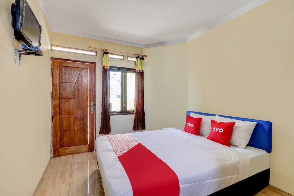 OYO 3879 Villa Sari Intan 10/25