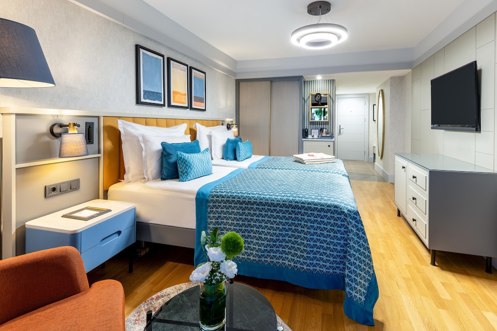 Superior, Twin Beds, Sea Side, on the Side, Arum Barut Collection 5/7
