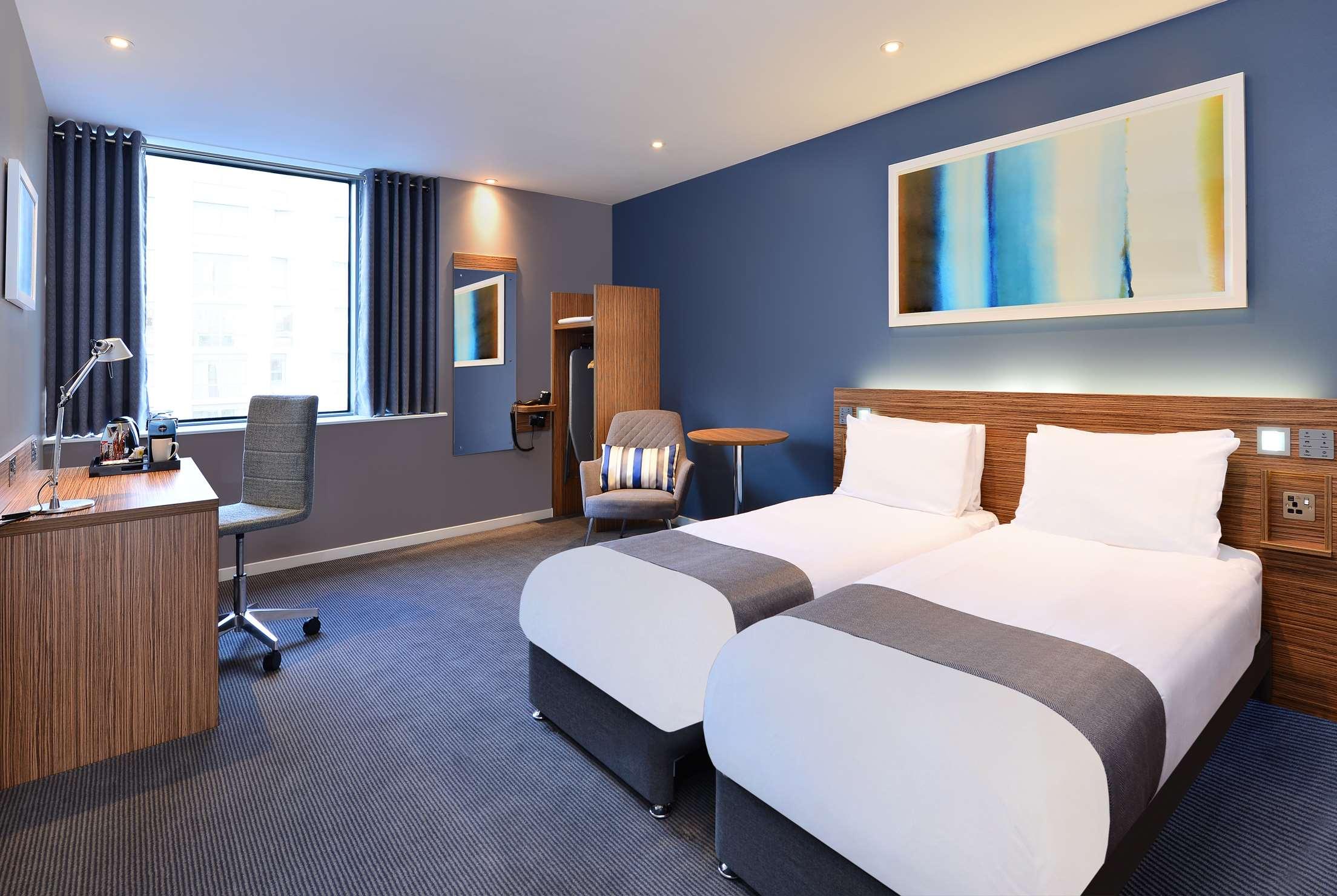 Travelodge Glasgow Queen Street 9/25
