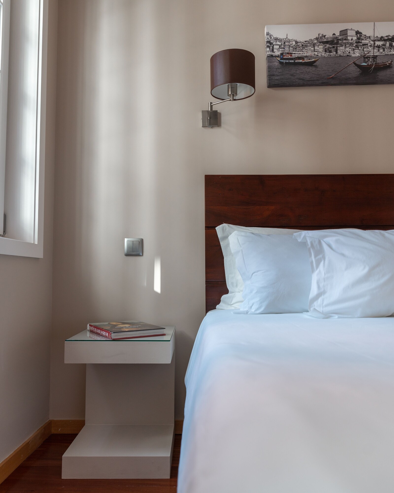 ROOM, QUEEN BED, CITY VIEW