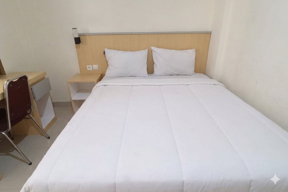 Hotel O near Taman Sriwedari formerly Indria Inn 19/42
