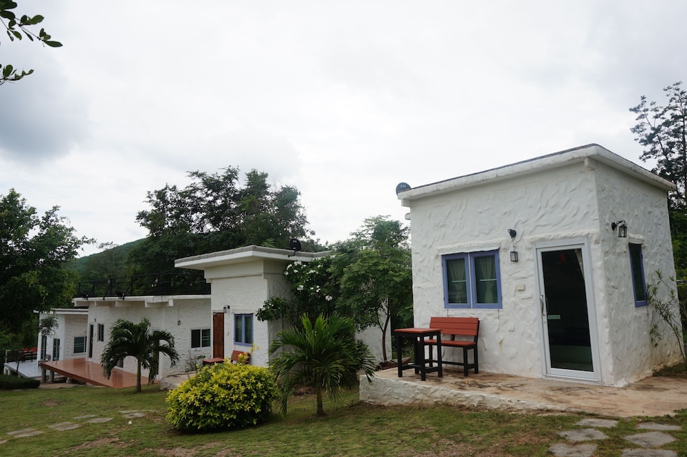 Whiterock Resort Pakchong 8/48