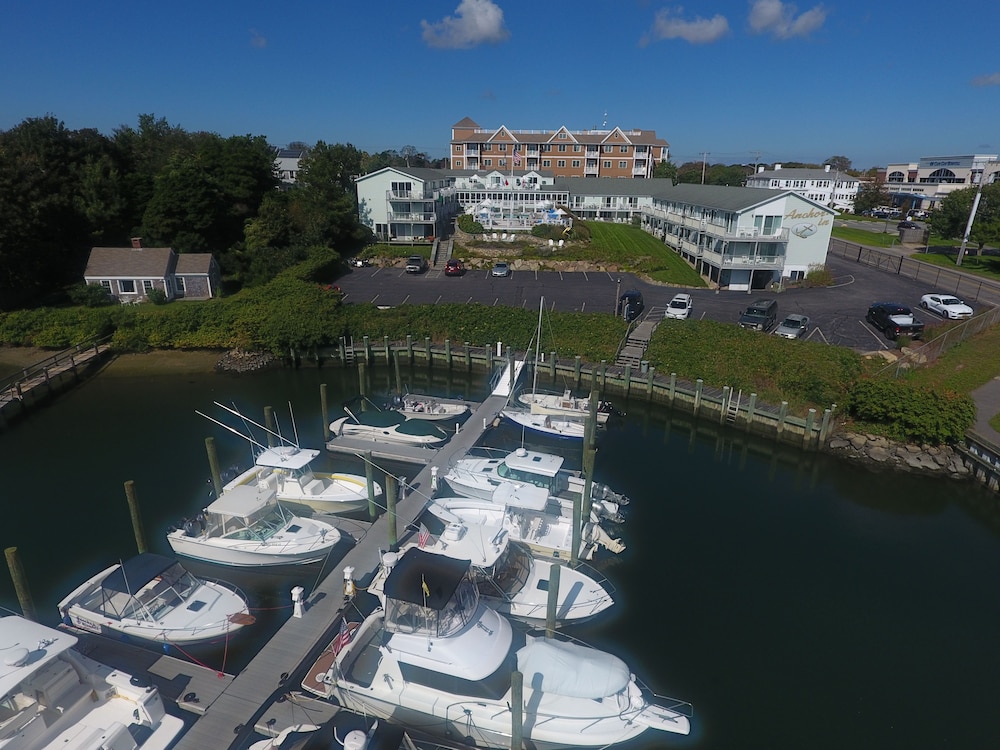 Anchor In Distinctive Waterfront Lodging 44/65