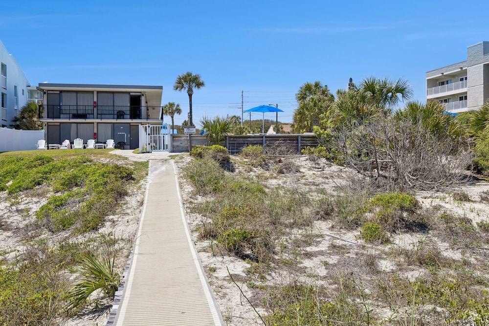 Beachside Motel 3/72
