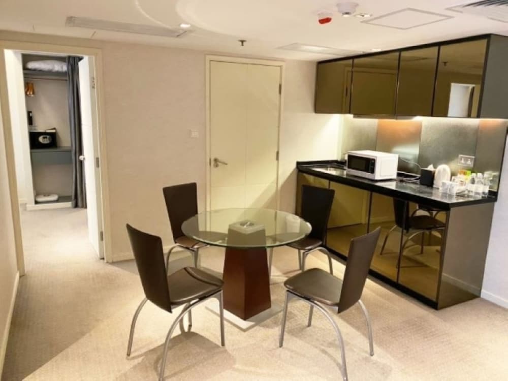 Cosmo Hotel Hong Kong by Dorsett 43/47