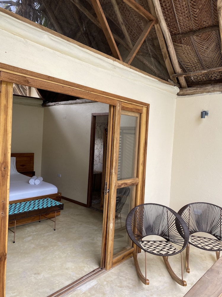 Tay Beach Hotel 57/75