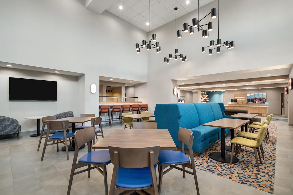 Hampton Inn & Suites by Hilton Irving DFW Airport North 46/56