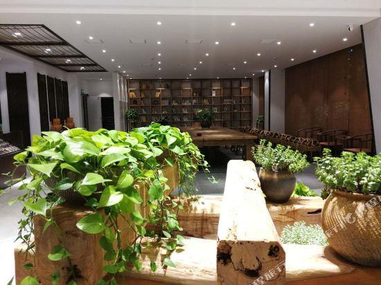 Mingshe Culture Art Hotel 16/27