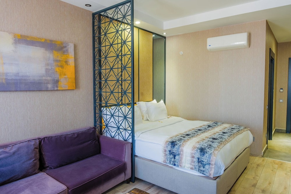 Shimall Hotel 9/44