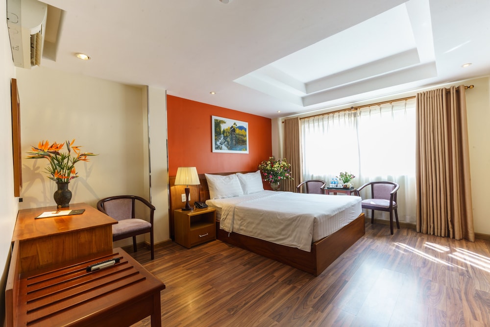 Roseland Corp Hotel 8/42