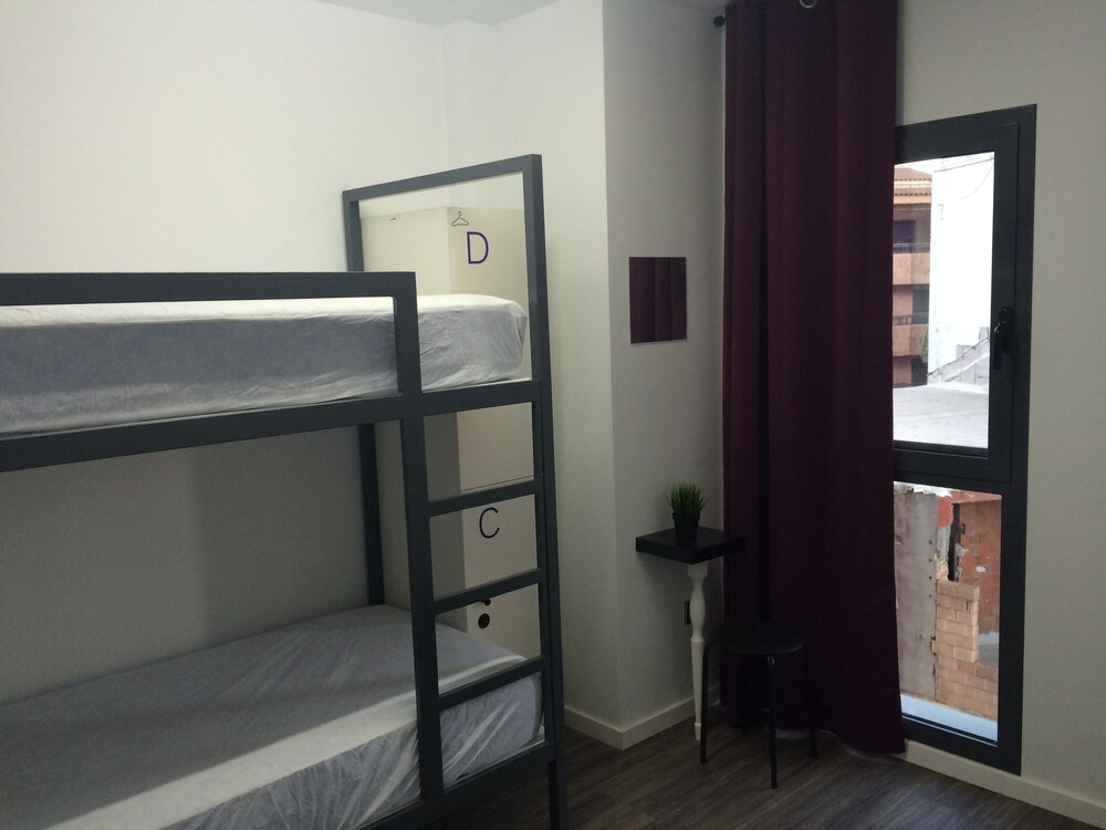 Chameleon Hostel Alicante 5/25