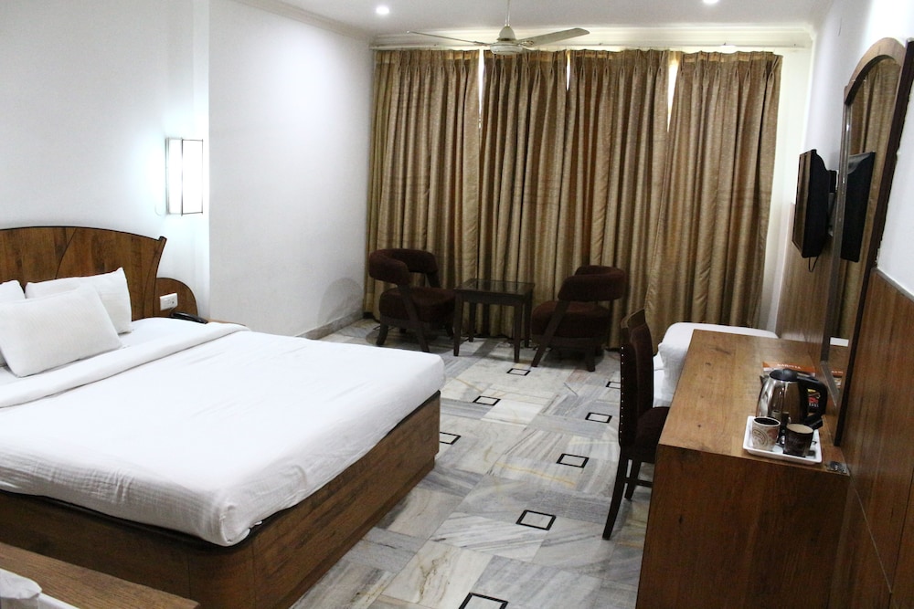 Hotel Amr Katra 13/28