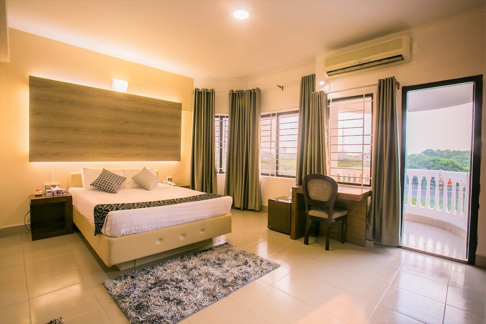 PREMIER, DOUBLE BED, LAKE VIEW, BALCONY