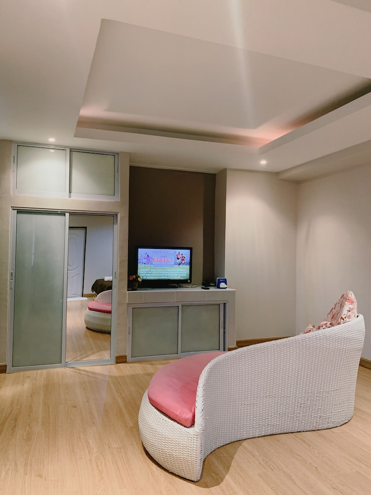 Inspire House Hotel 7/65