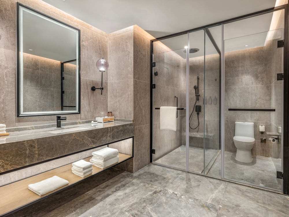 Sheraton Maoming Hot Spring Resort 29/30