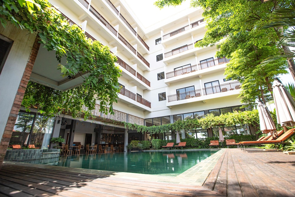 DACO Hotel 10/90