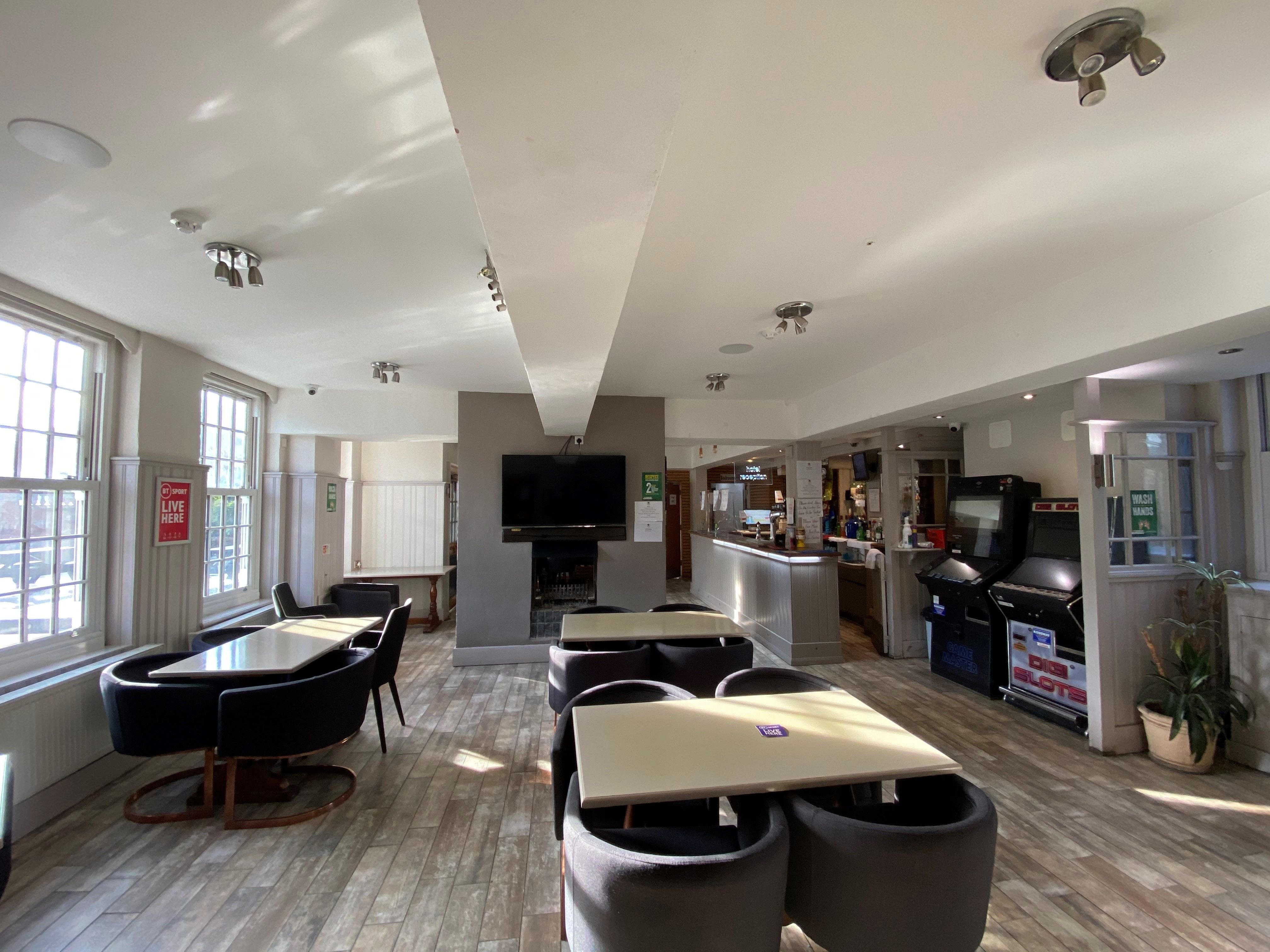 Wendover Arms Hotel 7/9
