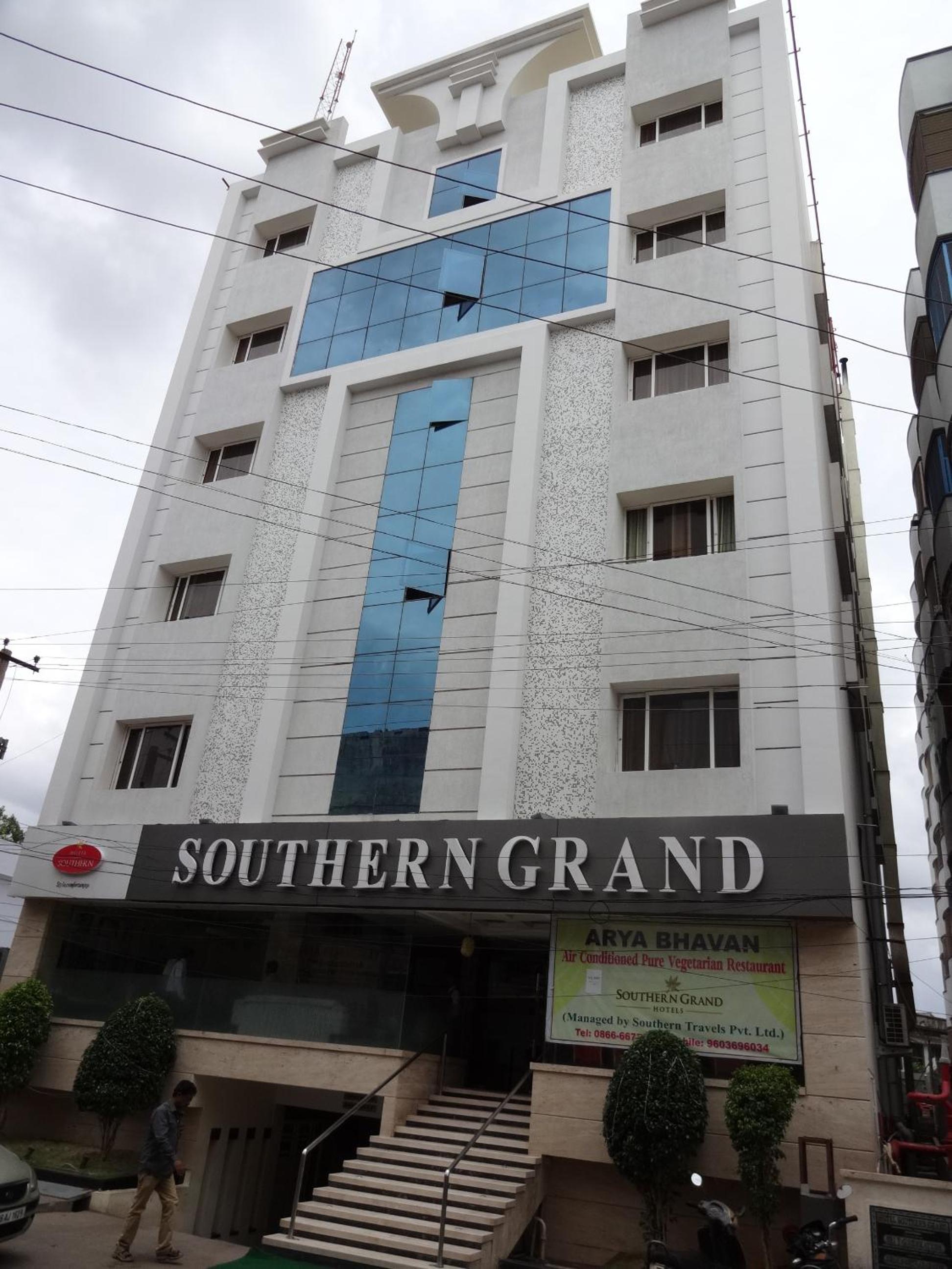 Hotel Southern Grand 6/53