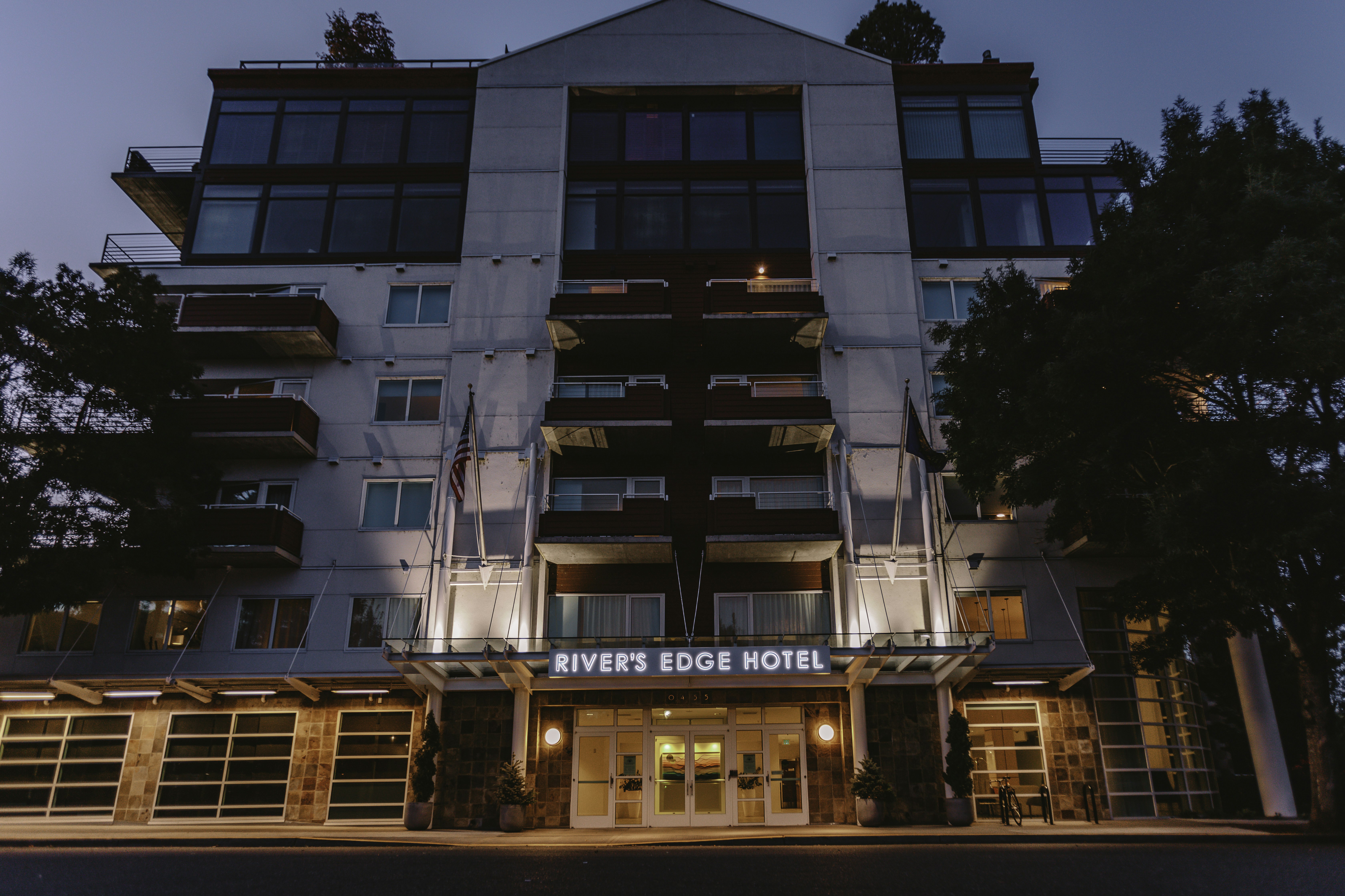 Rivers Edge Hotel Portland Tapestry Collection by Hilton 1/63