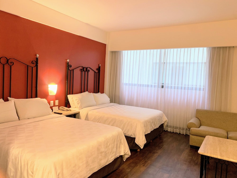 Holiday Inn & Suites Guadalajara Centro Historico 15/50