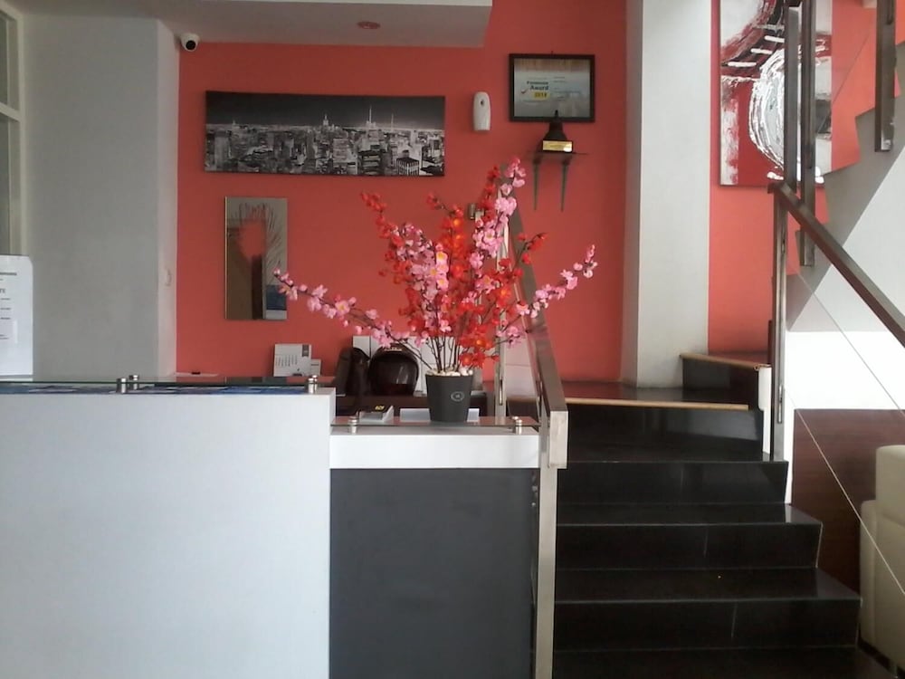 Nozz Hotel Semarang 20/25