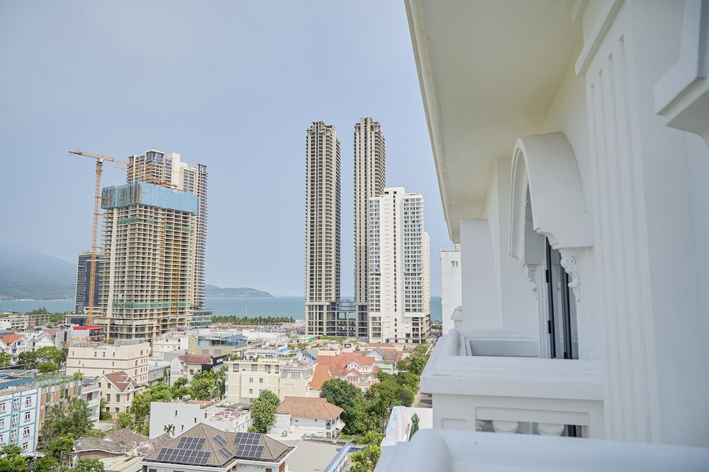 Monaco Hotel 42/49
