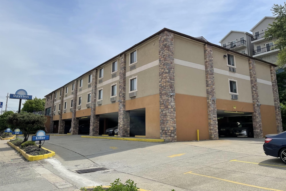 Days Inn by Wyndham Jersey City / NYC Area 33/41