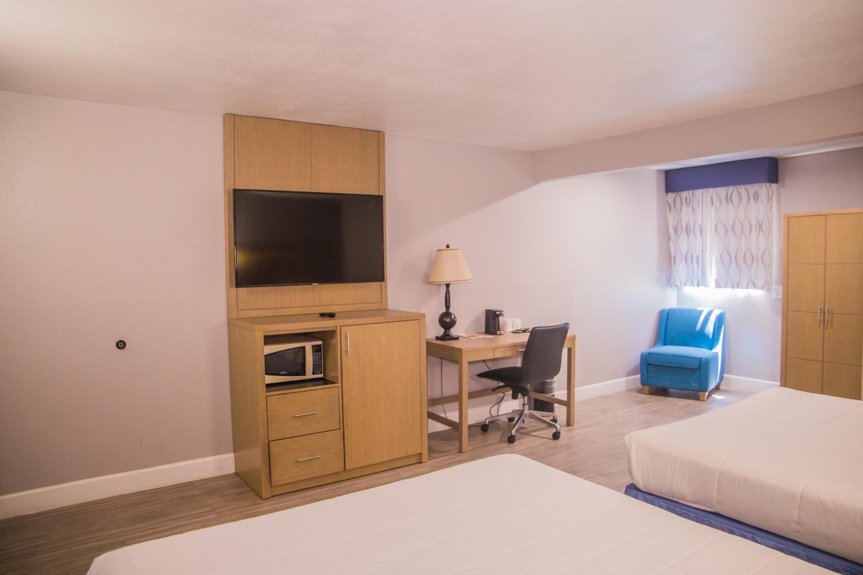 Deluxe, 2 Queen Beds