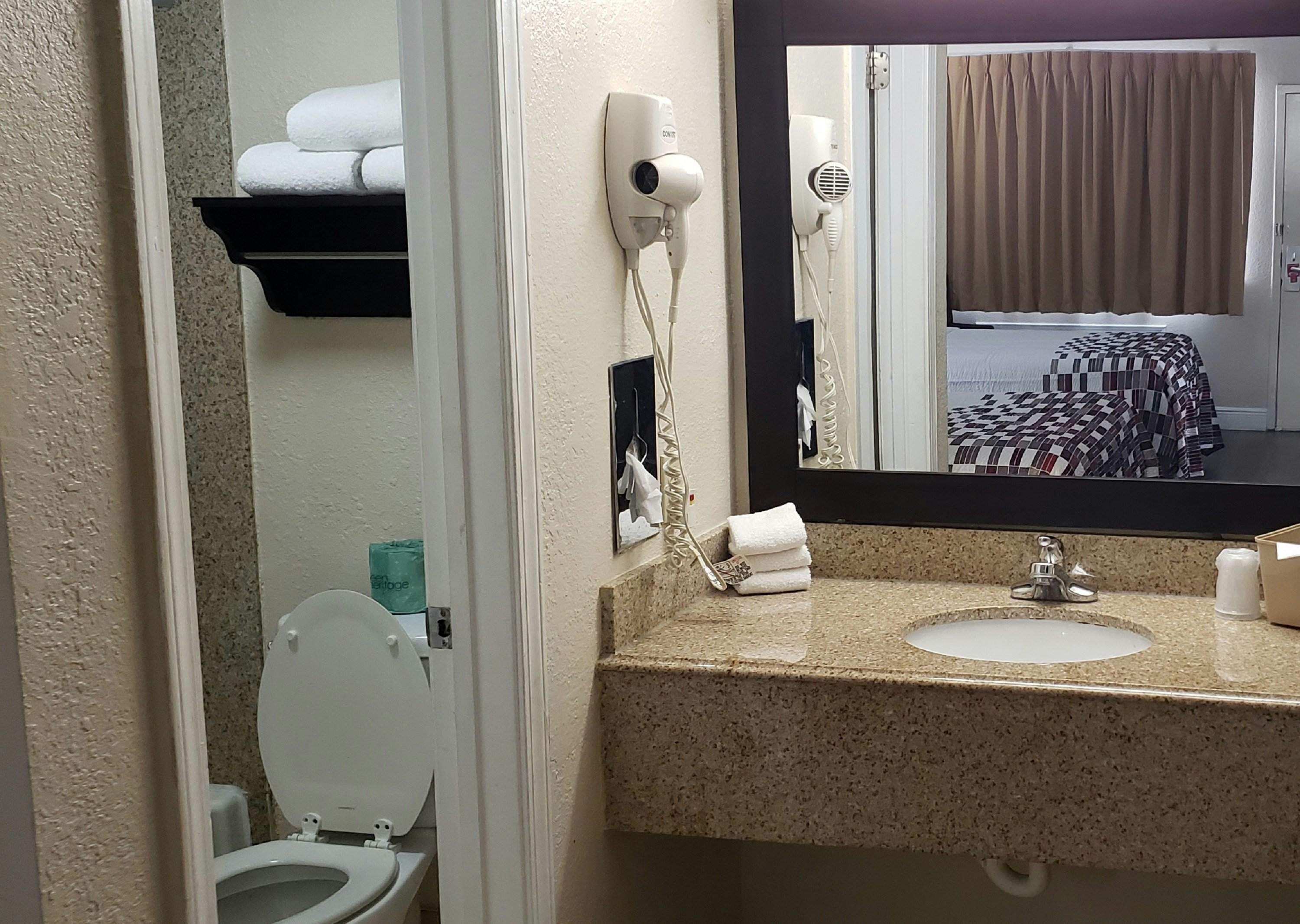 جناح بسرير كينج، Red Roof Inn Kenner - New Orleans Airport NE 4/4