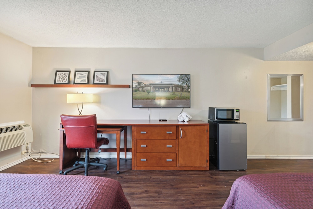 Days Inn by Wyndham Toledo 5/37