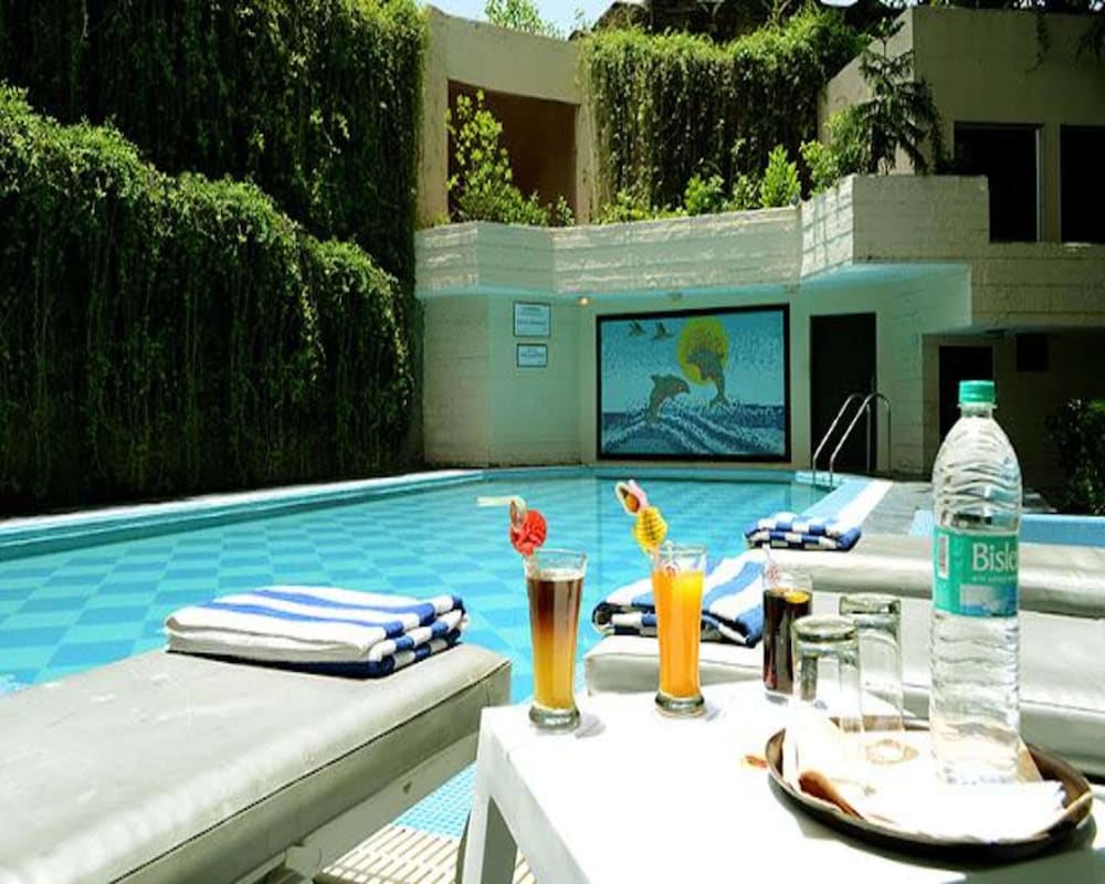 A Lake View Hotel Rajdarshan 40/49