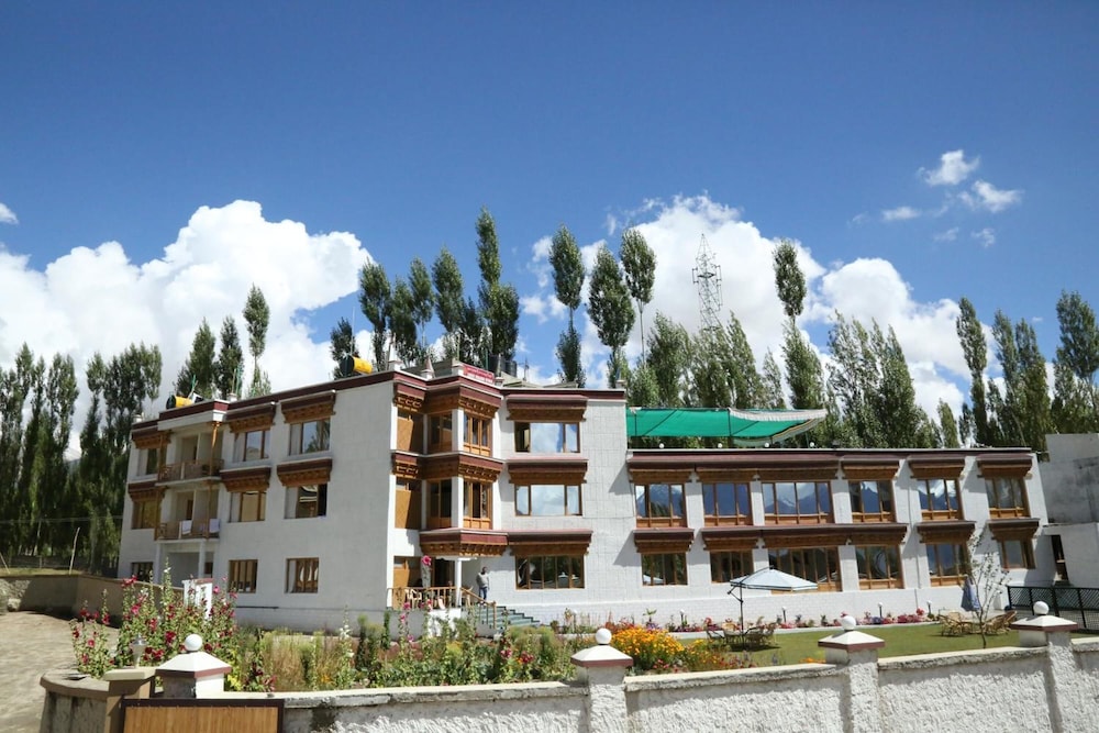 Hotel Ladakh Himalayan Retreat 10/50