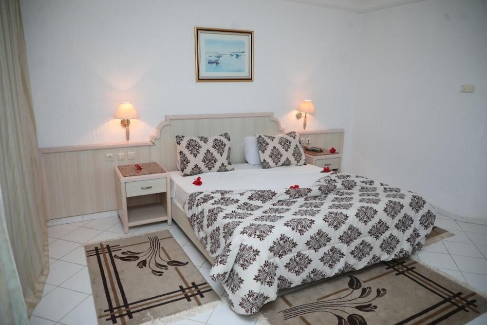 Hotel Royal Jinene 18/68