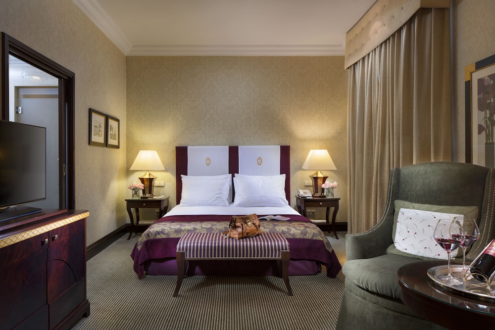 SUPERIOR, KING BED