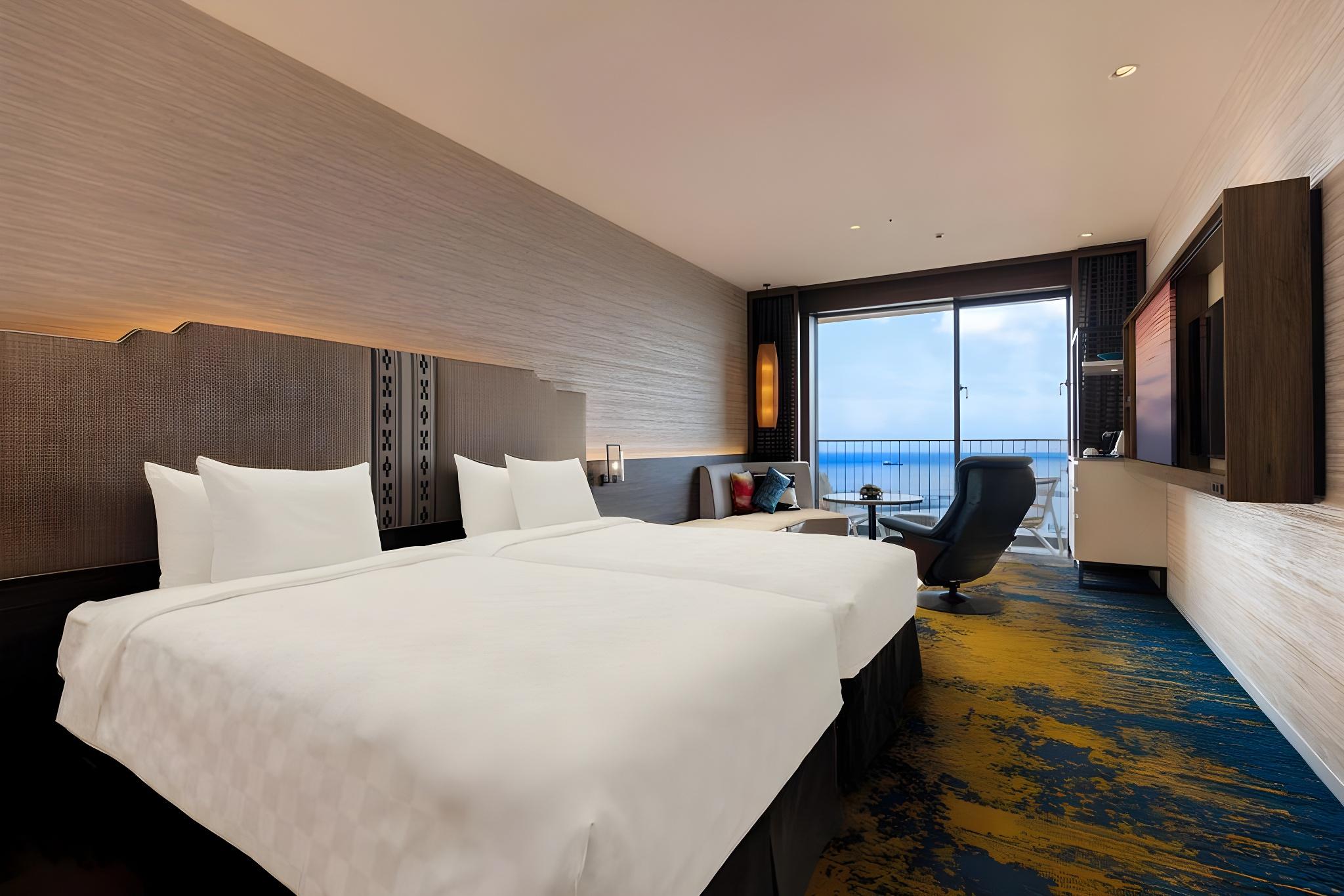 Hollywood, Club, Deluxe, Twin Beds, Lounge Access, with Pool