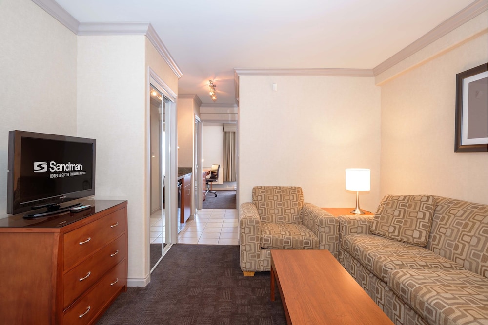 Sandman Hotel & Suites Winnipeg Airport 34/56