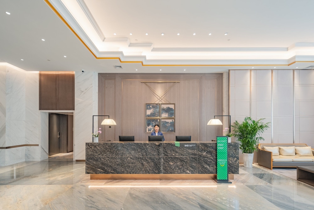 HOLIDAY INN ZHENGZHOU 14/69