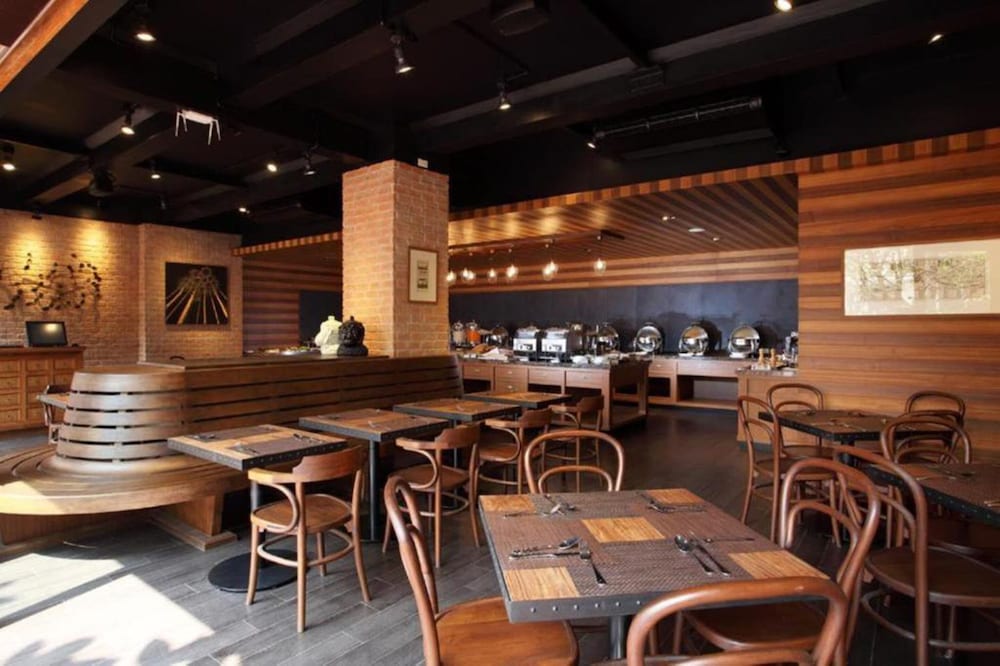 Rambuttri Village Inn Plaza 52/69