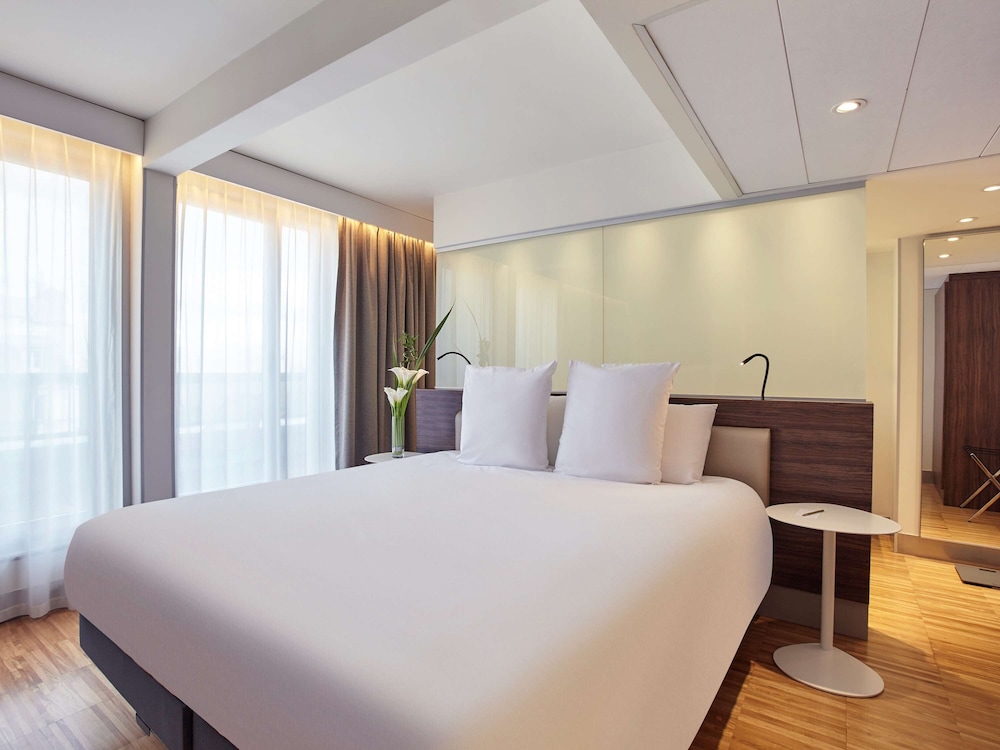 Mercure Paris Arc de Triomphe Etoile 33/72