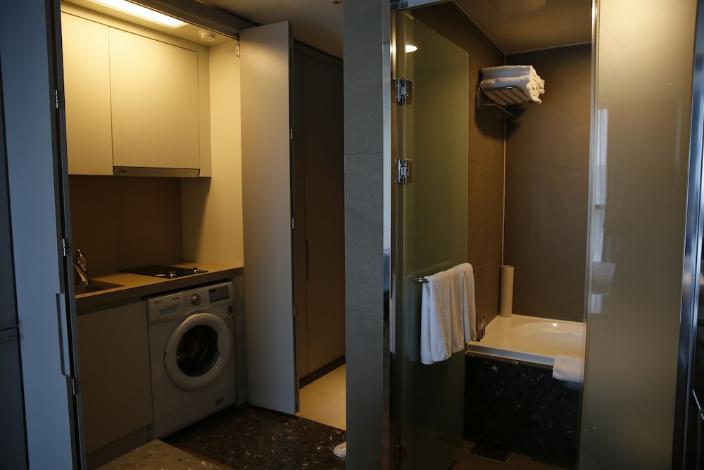 J-one Hotel and Resort 39/41