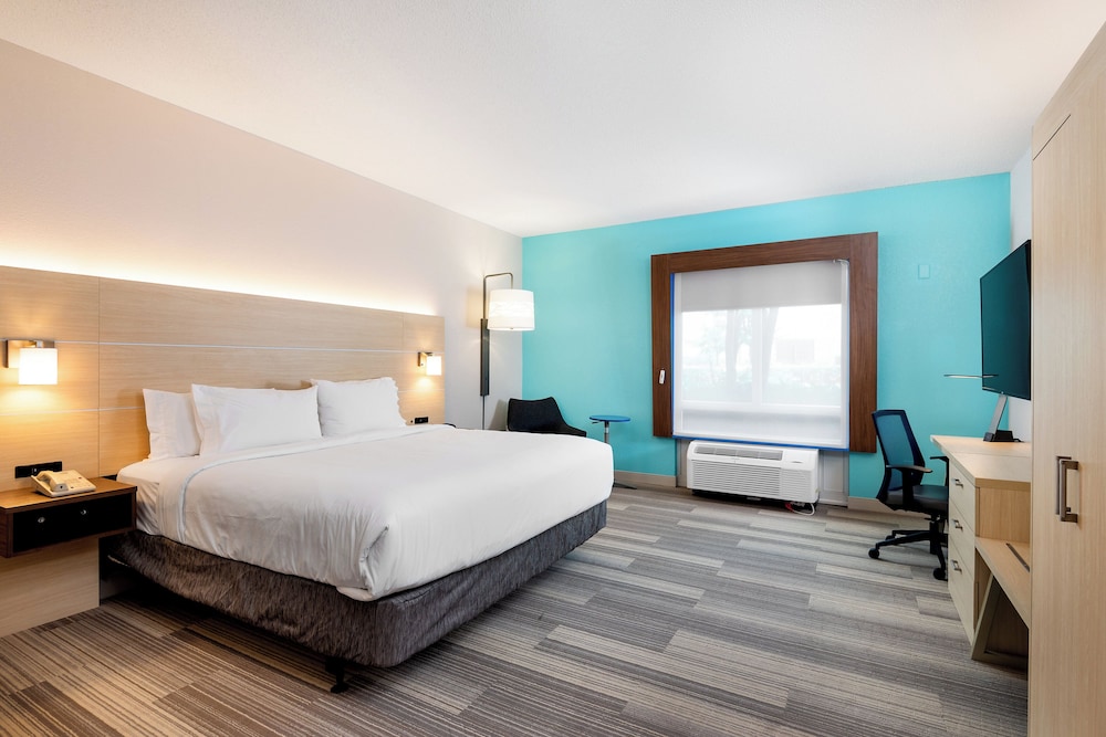 Holiday Inn Express Hotel & Suites Daphne 21/74