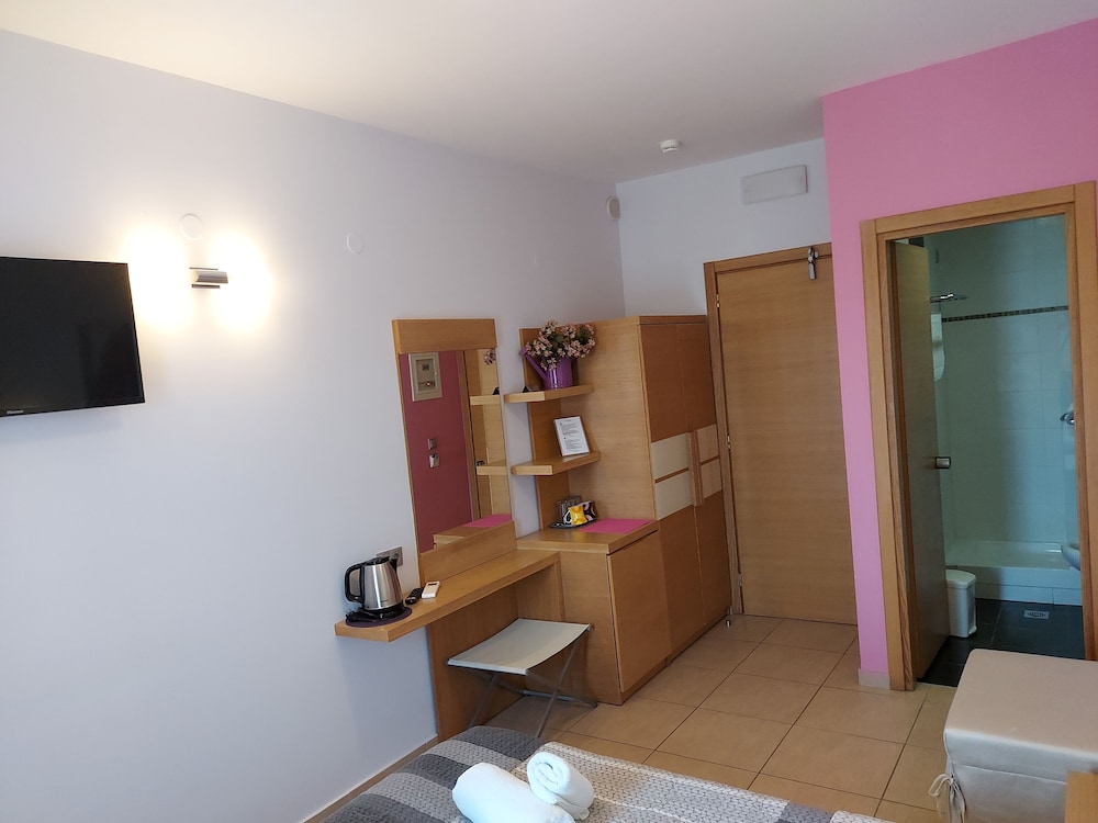 Epavlis Hotel 50/50