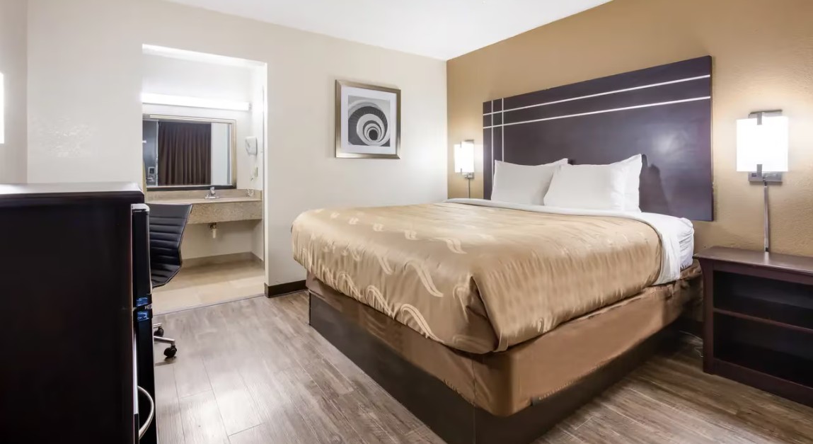 Efficiency, King Bed, Smoking